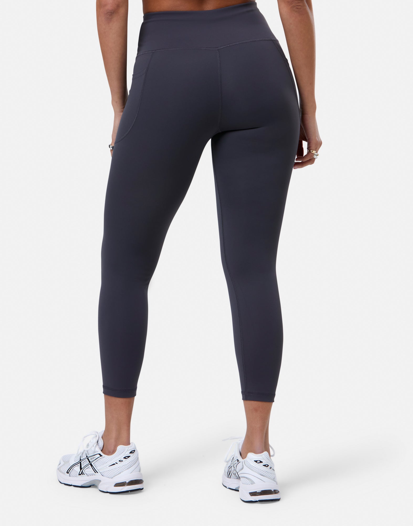 Relentless 7/8 Legging in Midnight Grey