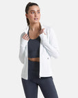 Adaptive Zip in Striker White - Midlayer - Gym+Coffee IE